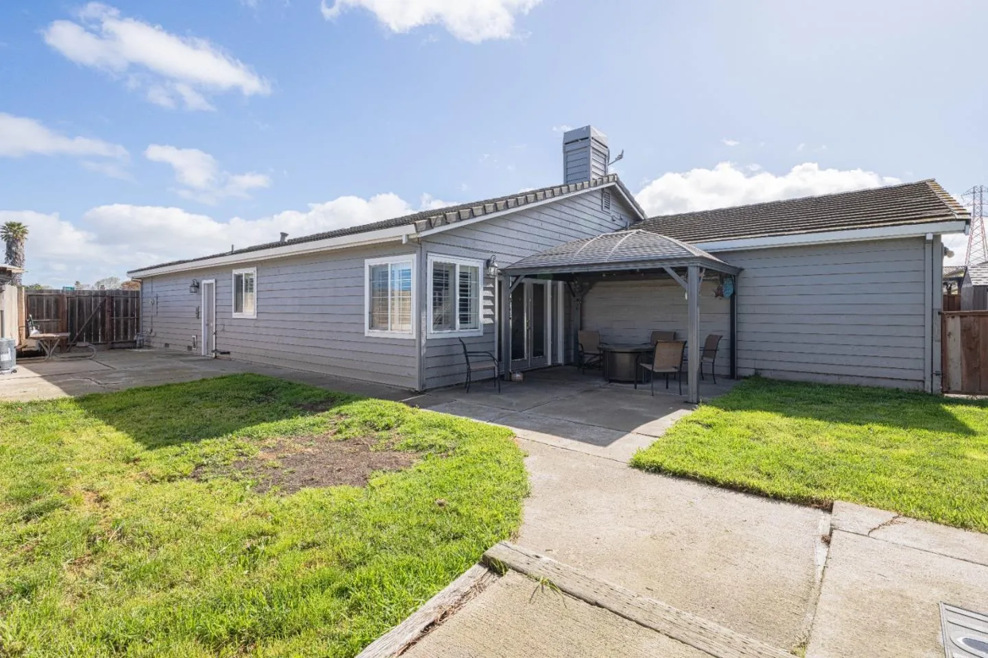 Salinas, California 93907, United States, 3 Bedrooms Bedrooms, ,2 BathroomsBathrooms,Residential,Active,99325