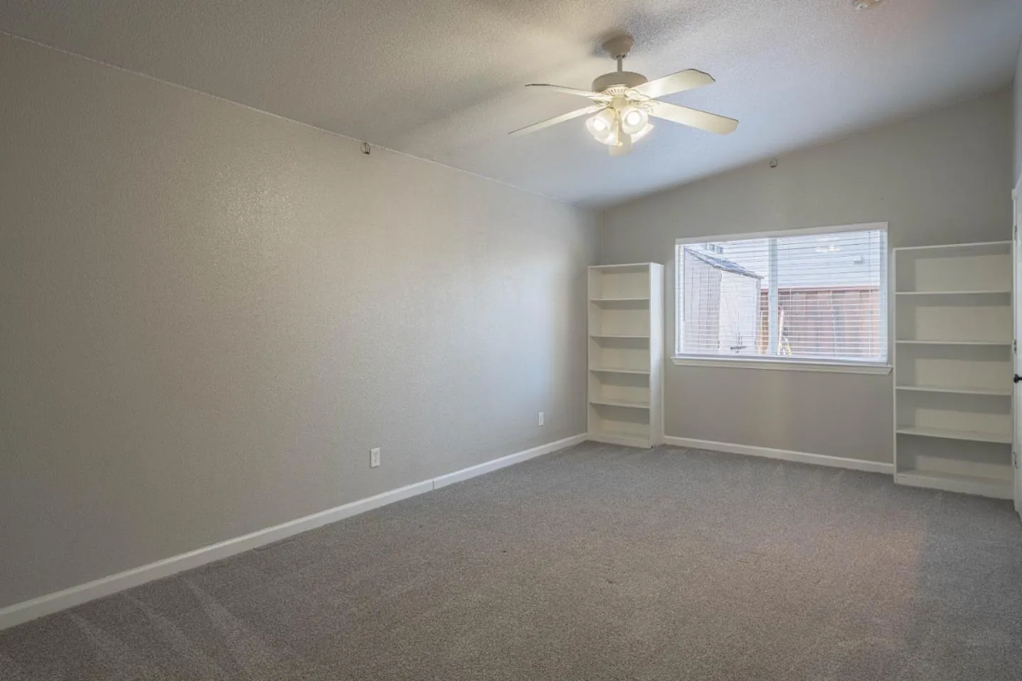 Salinas, California 93907, United States, 3 Bedrooms Bedrooms, ,2 BathroomsBathrooms,Residential,Active,99325