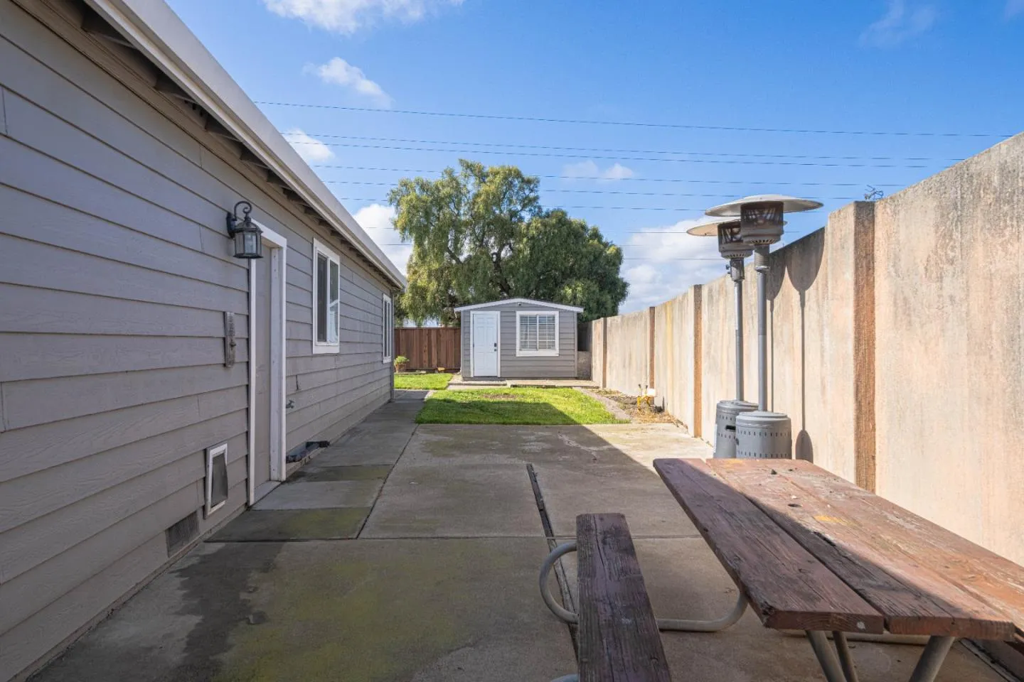 Salinas, California 93907, United States, 3 Bedrooms Bedrooms, ,2 BathroomsBathrooms,Residential,Active,99325