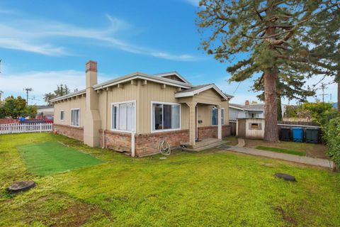 Tiny photo for 344 Buckeye Street, REDWOOD CITY, CA 94063 (MLS # ML82034245)