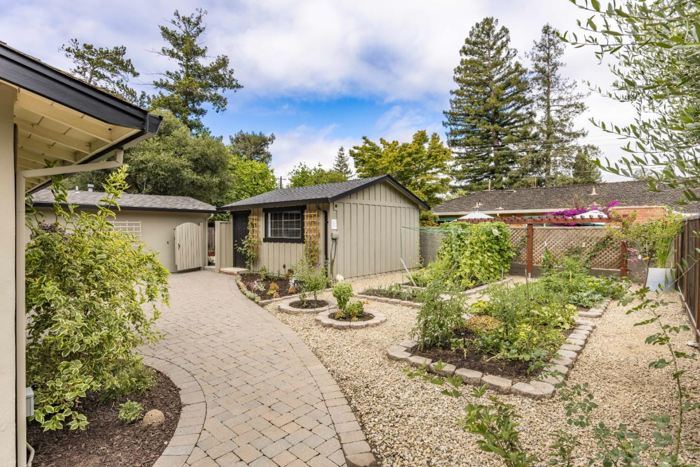 829 Matadero Avenue