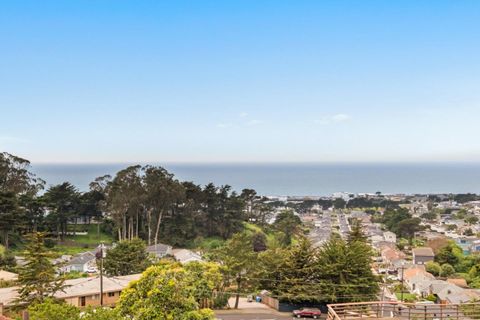 Photo of 504 Monterey Road #14 - L, PACIFICA, CA 94044 (MLS # ML82040956)