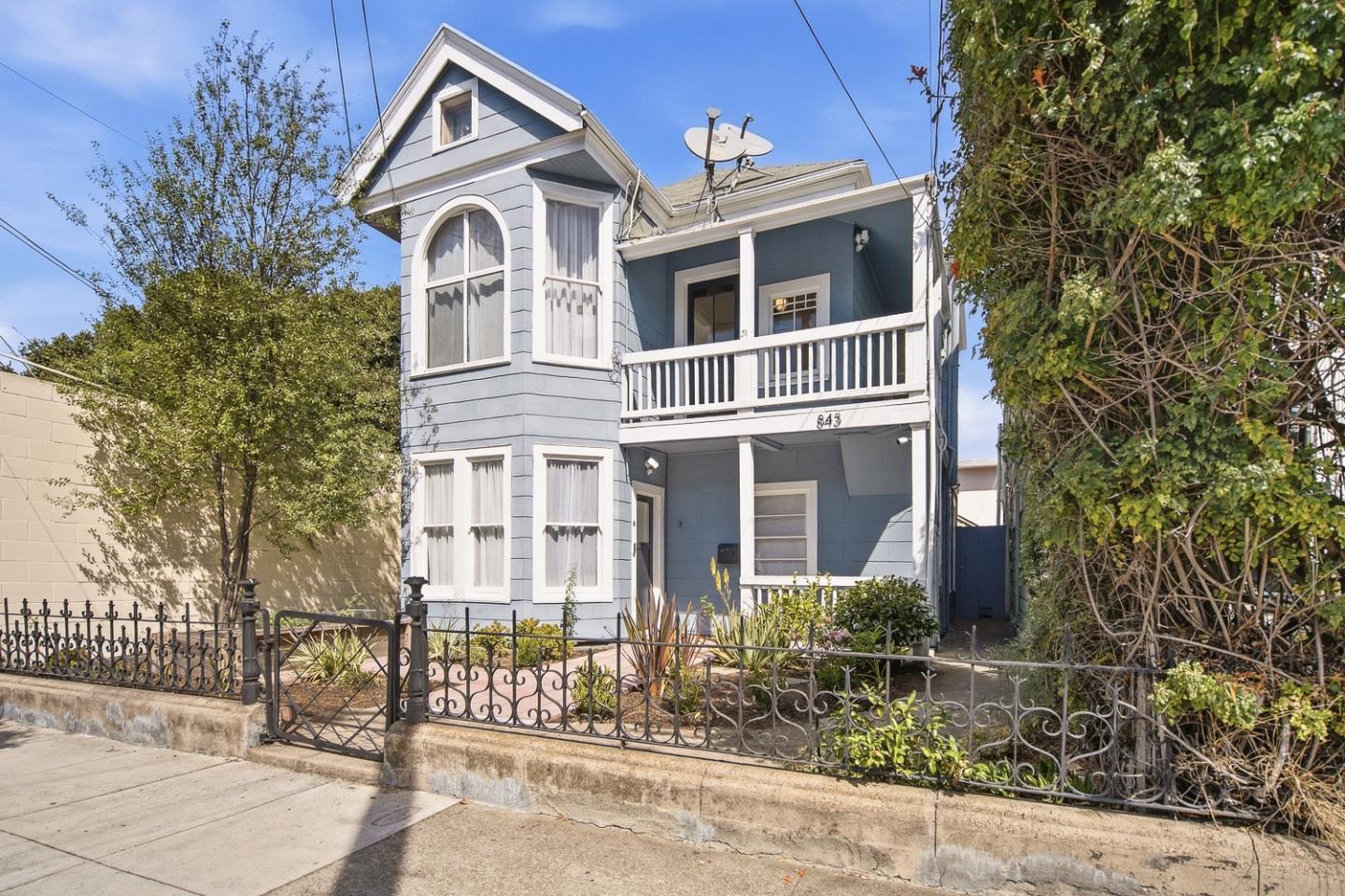 843 Santa Clara Avenue