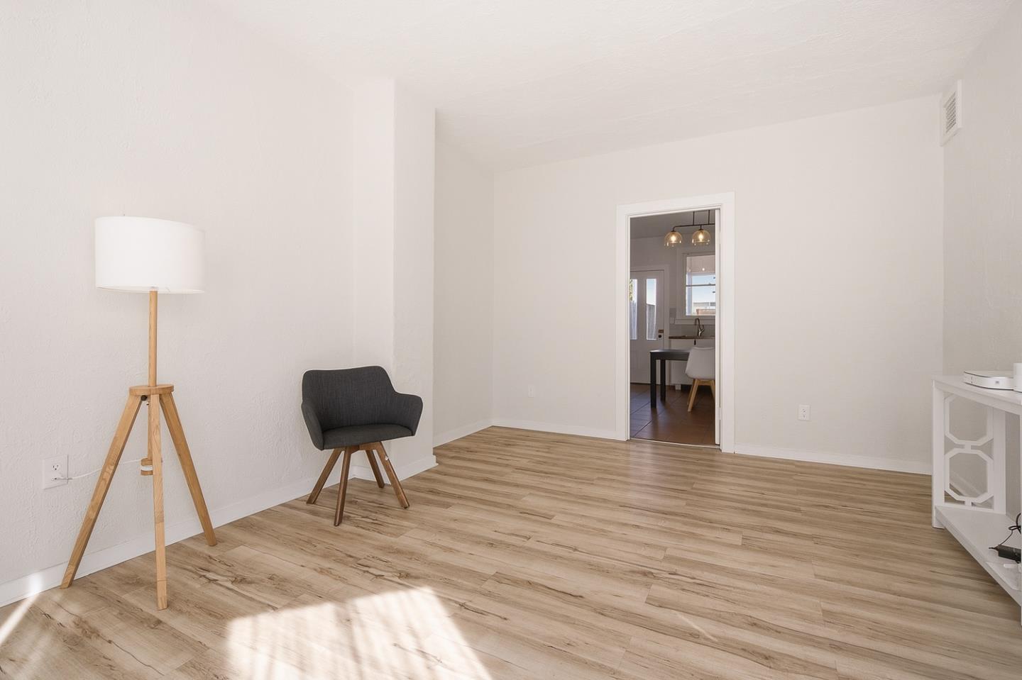 843 Santa Clara Avenue