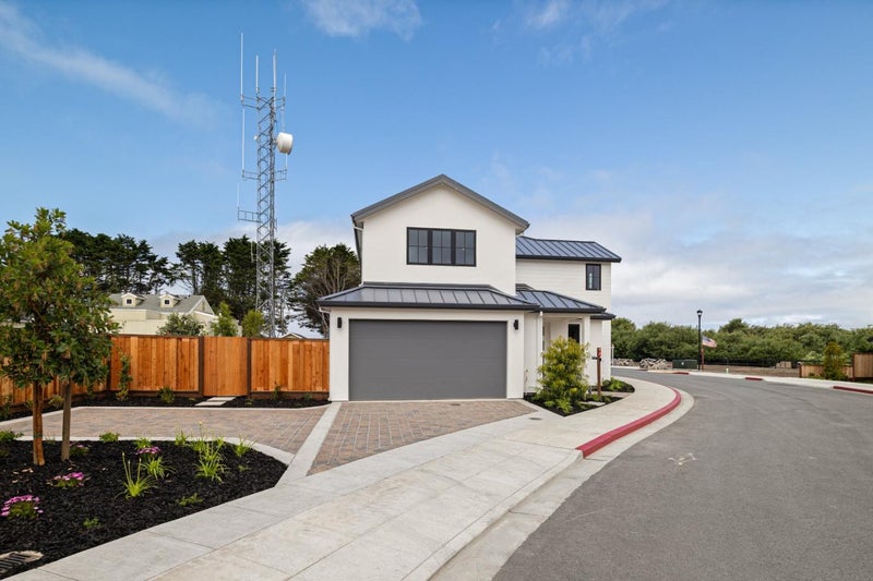 568 Creekside Court