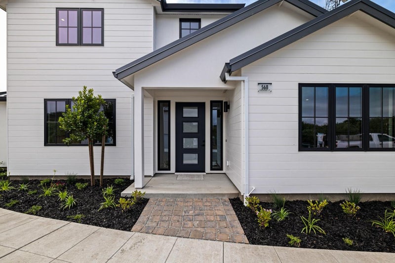 568 Creekside Court