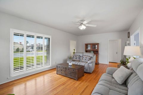 Tiny photo for 333 Hawthorne Street, Salinas, CA 93901 (MLS # ML82033223)