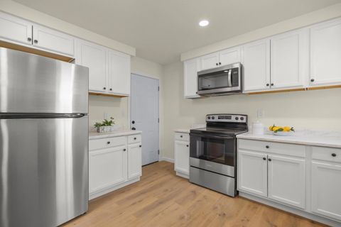 Tiny photo for 339 Dimaggio Avenue, PITTSBURG, CA 94565 (MLS # ML82040738)