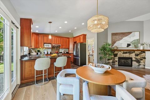 Tiny photo for 917 Laguna Circle, FOSTER CITY, CA 94404 (MLS # ML82025565)