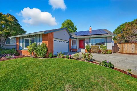 Photo of 917 Laguna Circle, FOSTER CITY, CA 94404 (MLS # ML82025565)