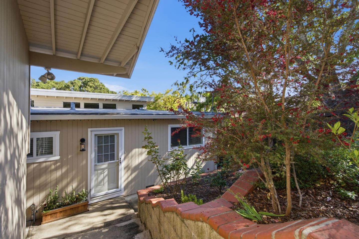 1912 Oak Knoll Drive