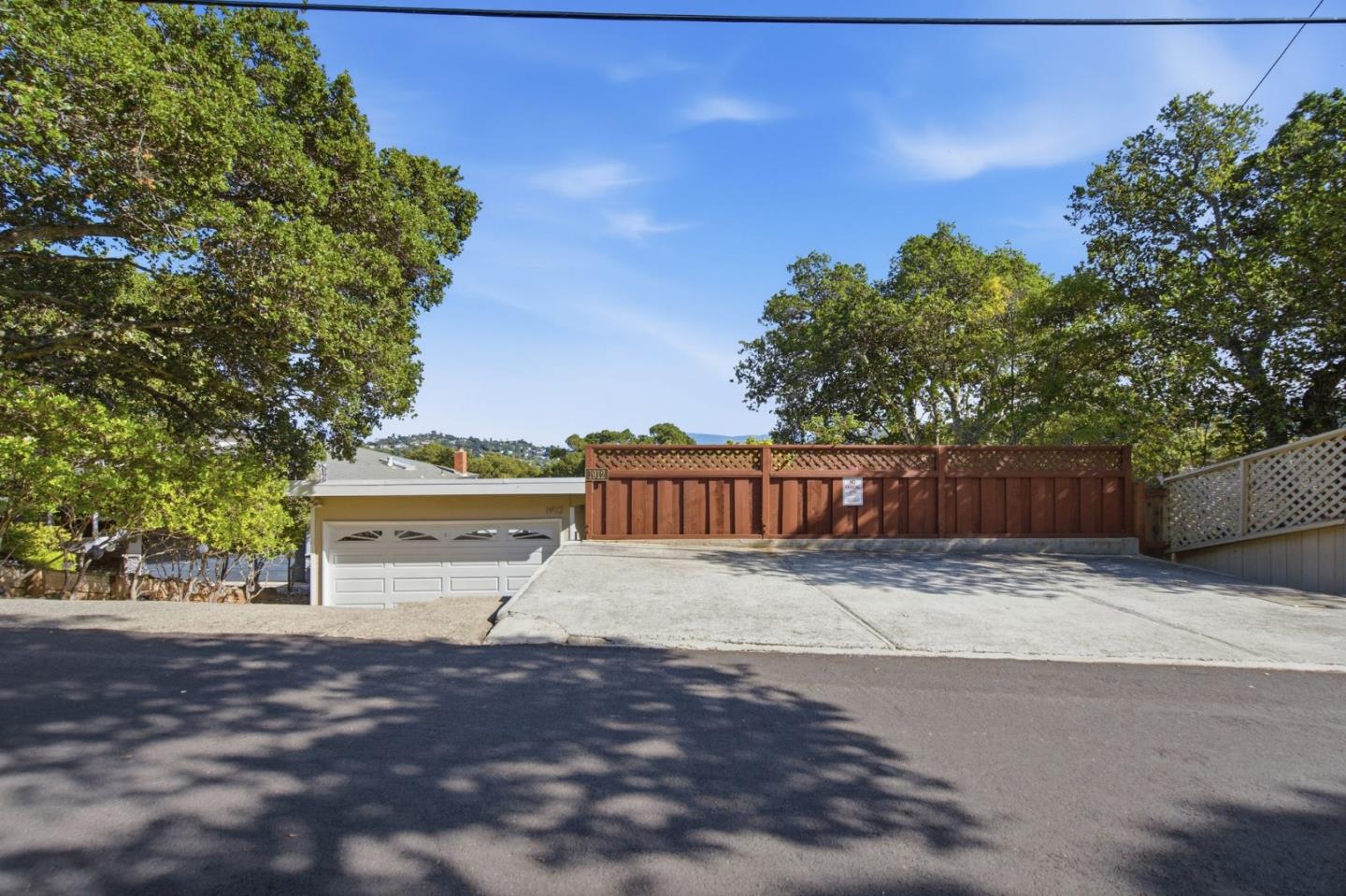 1912 Oak Knoll Drive