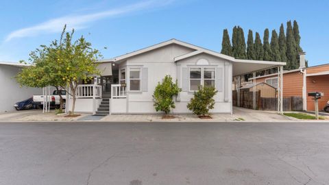 Photo of 2151 Oakland Road #523, SAN JOSE, CA 95131 (MLS # ML82033115)