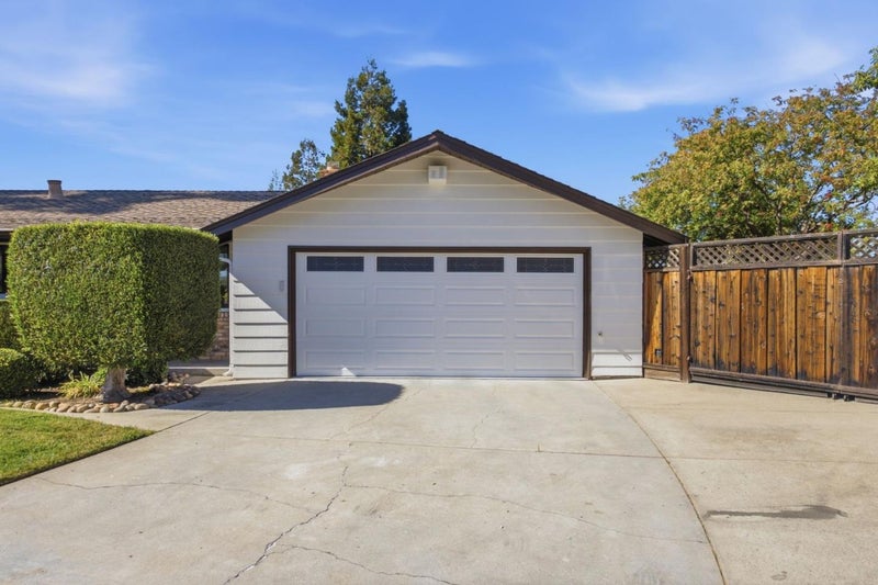 21905 Meadowview Lane