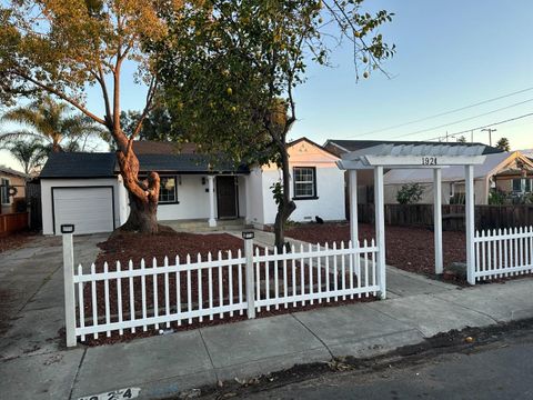 Photo of 1924 Vollmer Way, SAN JOSE, CA 95116 (MLS # ML82039091)