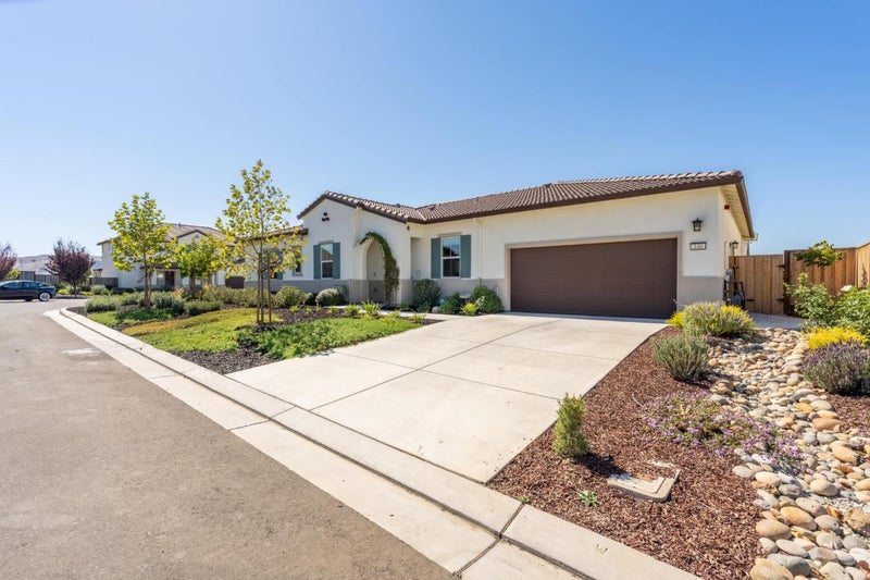 140 Scarlett Way