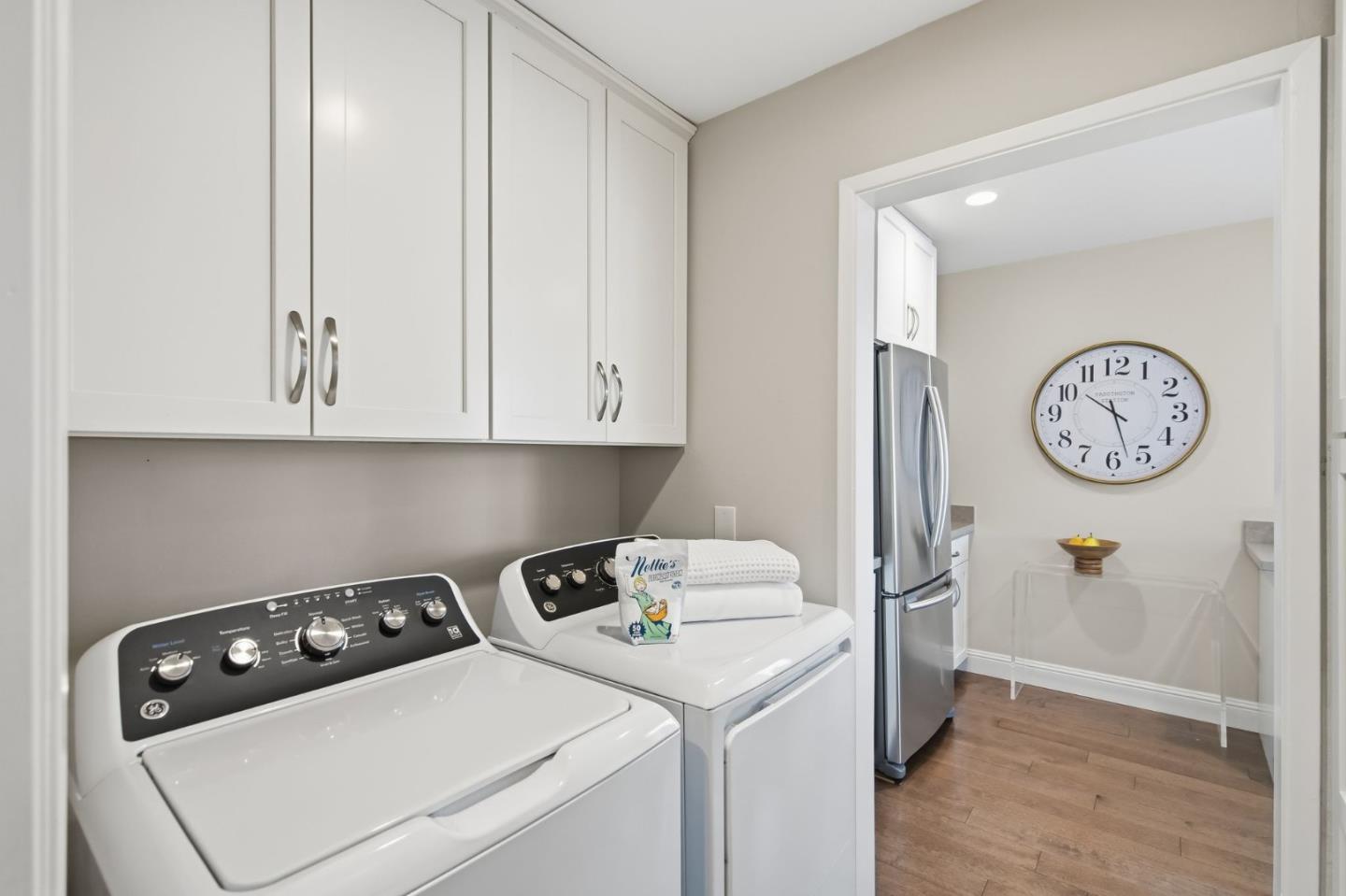 1075 Shell Boulevard 7