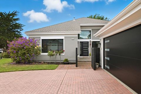 Photo of 440 Burning Tree Court, HALF MOON BAY, CA 94019 (MLS # ML82030871)