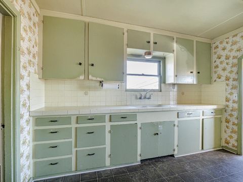 Tiny photo for 35 Sycamore Street, WATSONVILLE, CA 95076 (MLS # ML82029265)