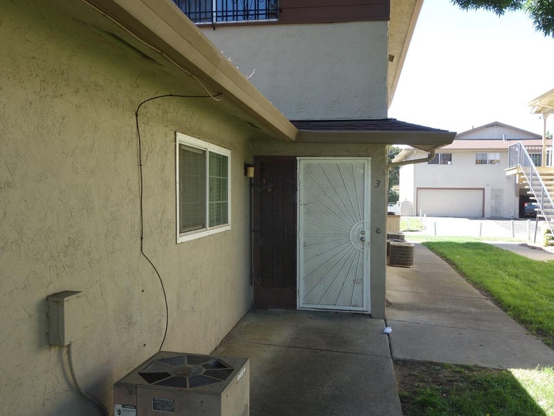 2300 Peppertree Way 3