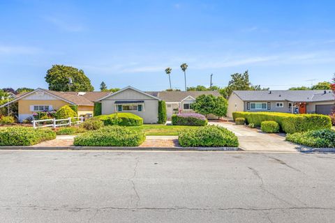 Photo of 3294 Lindenoaks Drive, SAN JOSE, CA 95117 (MLS # ML82051316)