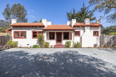 Photo of 73 Echo Valley Road, Salinas, CA 93907 (MLS # ML82061804)