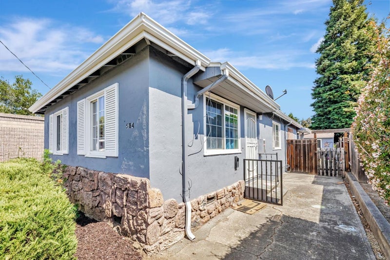 584 Macarthur Avenue