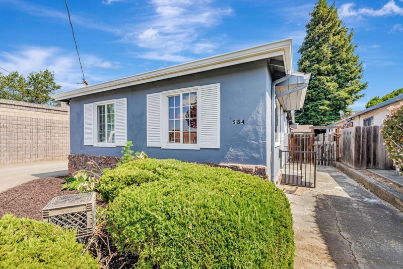 584 Macarthur Avenue