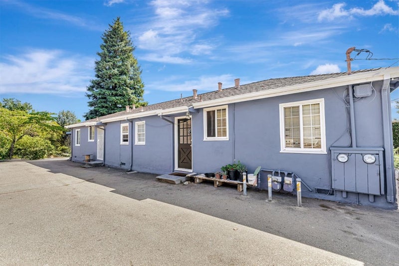 584 Macarthur Avenue