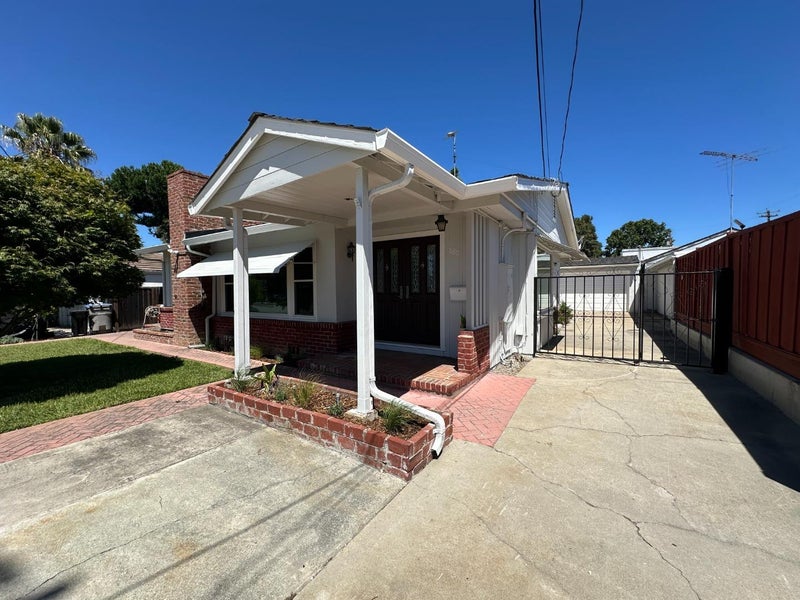 880 Sherman Oaks Drive