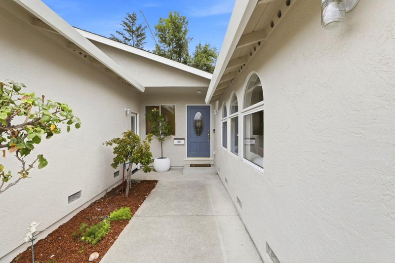 5279 Elmwood Drive