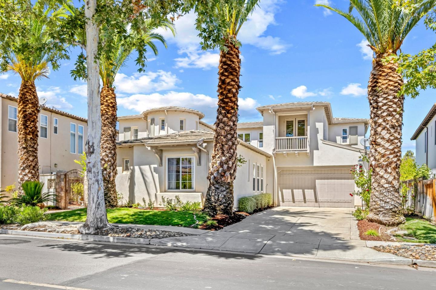 2520 Club Drive