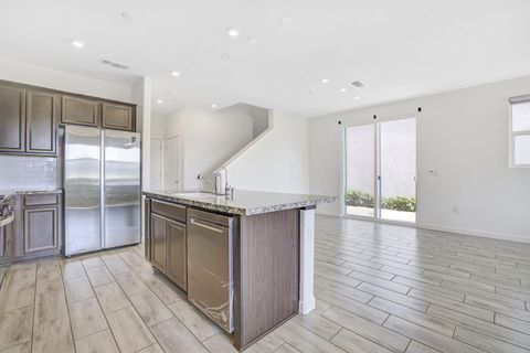 Tiny photo for 117 E Central Parkway, MOUNTAIN HOUSE, CA 95391 (MLS # ML82034049)