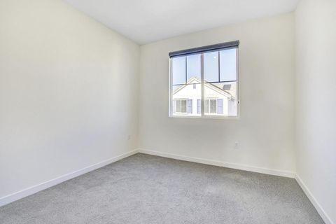 Tiny photo for 117 E Central Parkway, MOUNTAIN HOUSE, CA 95391 (MLS # ML82034049)