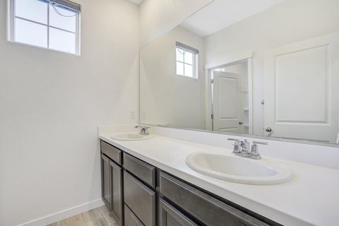 Tiny photo for 117 E Central Parkway, MOUNTAIN HOUSE, CA 95391 (MLS # ML82034049)