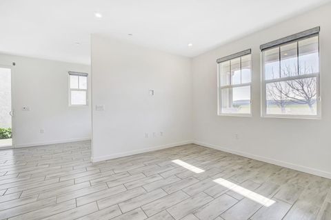 Tiny photo for 117 E Central Parkway, MOUNTAIN HOUSE, CA 95391 (MLS # ML82034049)