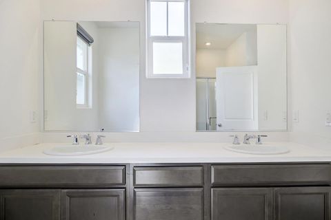 Tiny photo for 117 E Central Parkway, MOUNTAIN HOUSE, CA 95391 (MLS # ML82034049)