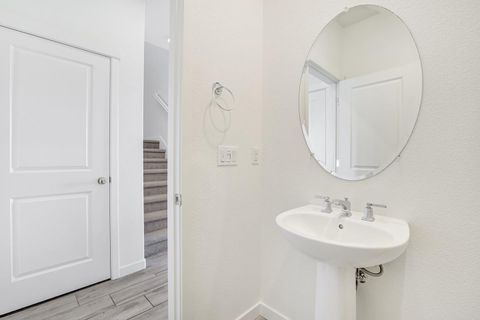 Tiny photo for 117 E Central Parkway, MOUNTAIN HOUSE, CA 95391 (MLS # ML82034049)