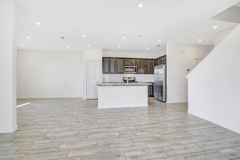 Tiny photo for 117 E Central Parkway, MOUNTAIN HOUSE, CA 95391 (MLS # ML82034049)