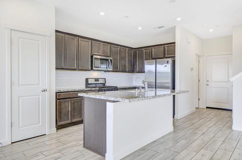 Tiny photo for 117 E Central Parkway, MOUNTAIN HOUSE, CA 95391 (MLS # ML82034049)