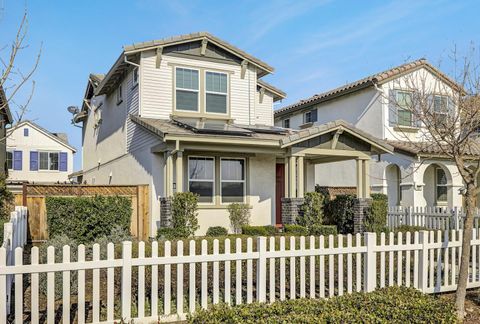 Tiny photo for 117 E Central Parkway, MOUNTAIN HOUSE, CA 95391 (MLS # ML82034049)