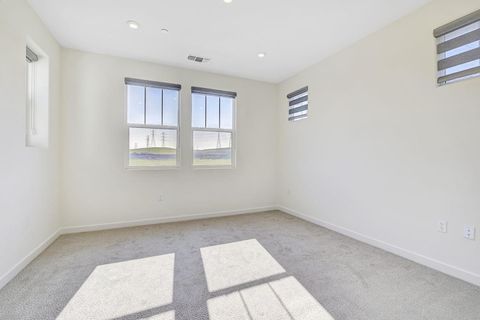 Tiny photo for 117 E Central Parkway, MOUNTAIN HOUSE, CA 95391 (MLS # ML82034049)