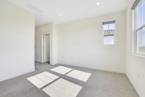 Tiny photo for 117 E Central Parkway, MOUNTAIN HOUSE, CA 95391 (MLS # ML82034049)