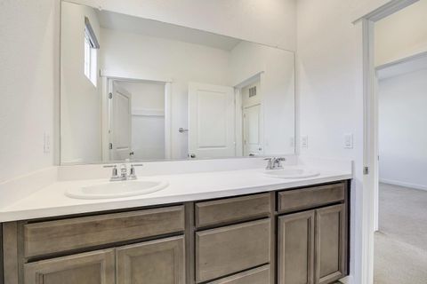 Tiny photo for 117 E Central Parkway, MOUNTAIN HOUSE, CA 95391 (MLS # ML82034049)