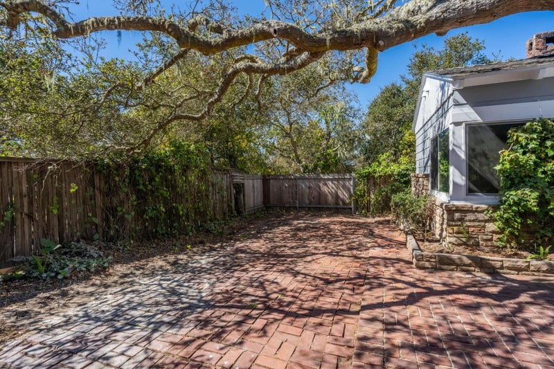 3111 Serra Avenue