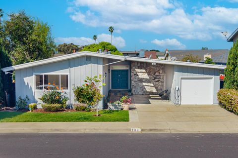 Photo of 142 Shooting Star Isle, Foster City, CA 94404 (MLS # ML82027678)