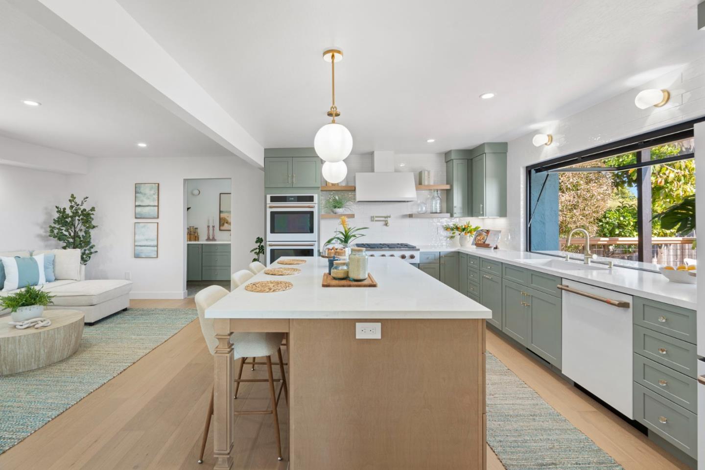210 Thunderbird Drive