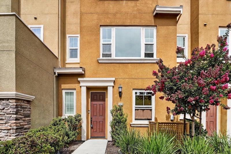 38939 Snapdragon Place