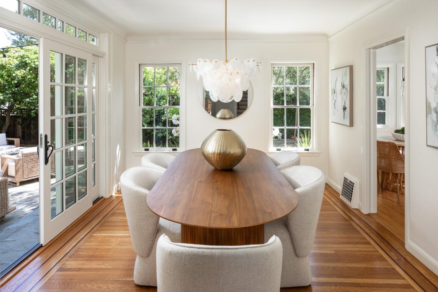 1560 Castilleja Avenue