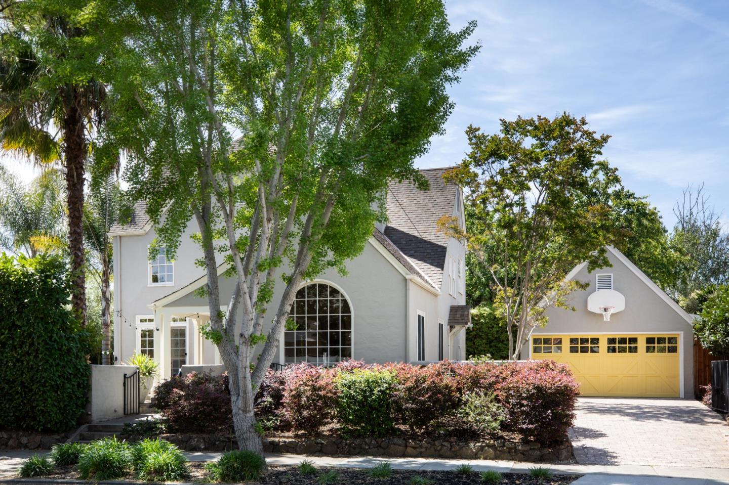 1560 Castilleja Avenue